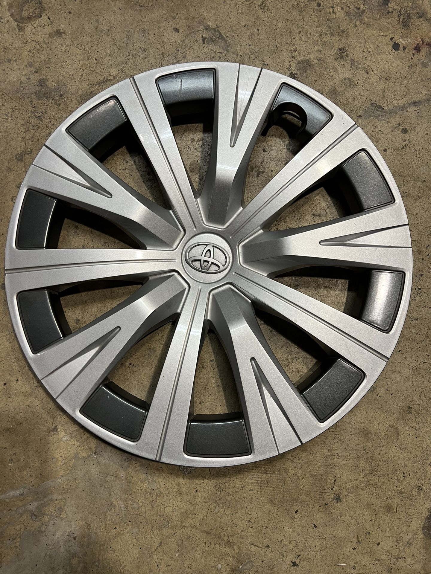 Toyota Hubcap 16”