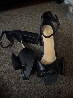 Black platform heel with bow size 11