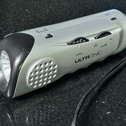 🔦🎶 Flashlight and FM/AM Radio with Tuner and Speaker (brand new)