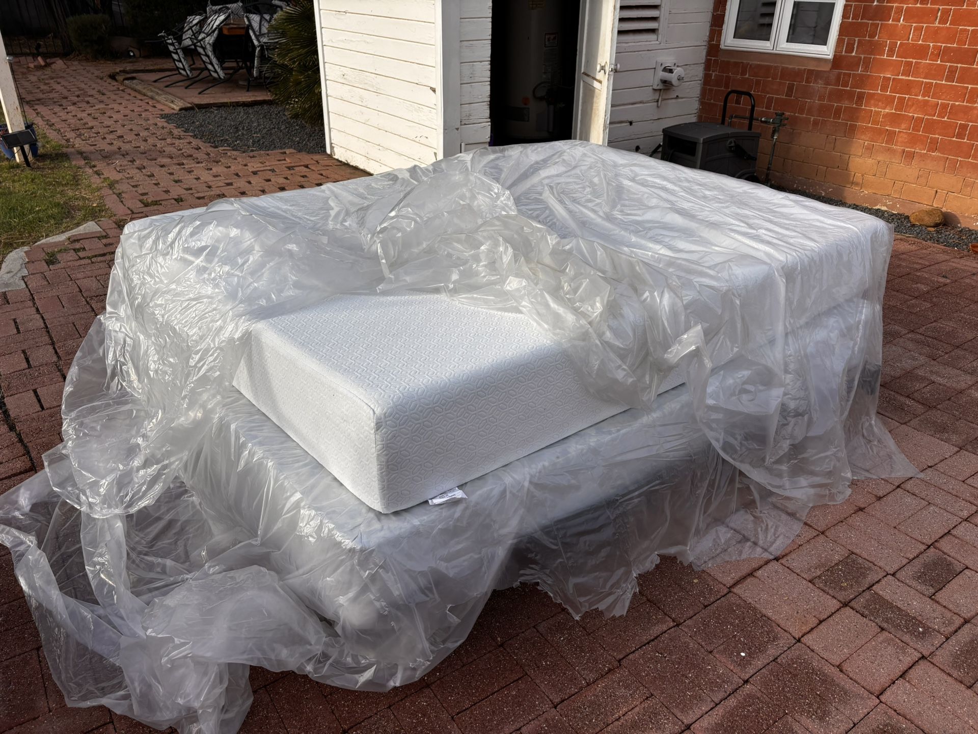 Queen Mattress, Box Spring, Metal Frame