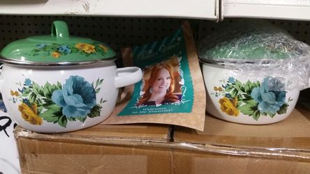 Pioneer women mini Dutch ovens