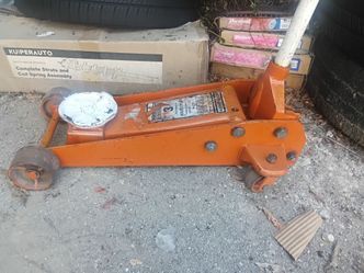 Gato de 3 toneladas no licks trabaja al 💯 usado buenas condiciones $90 obo