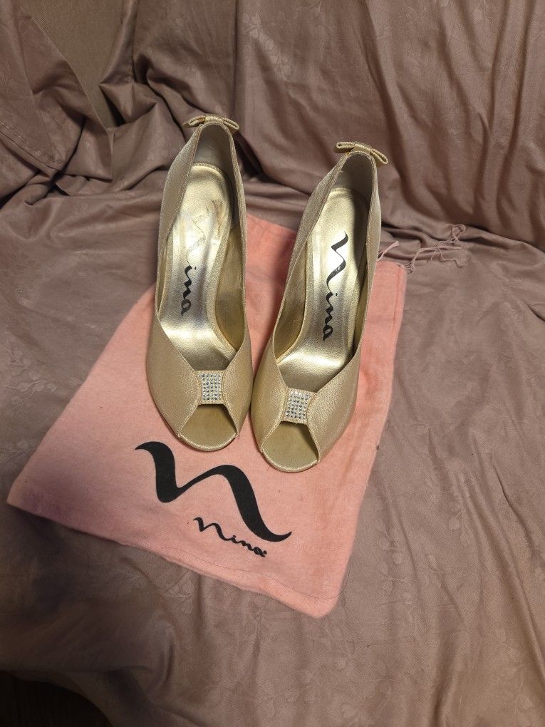 Nina Gold Peep Toe Heels Size 6.5