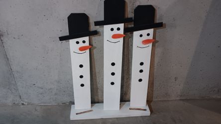 Cedar board snowmen