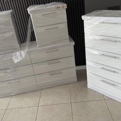 Dresser , Chest And 2 Nightstands - Cómoda, Gavetero Y 2 Mesitas De Noche 