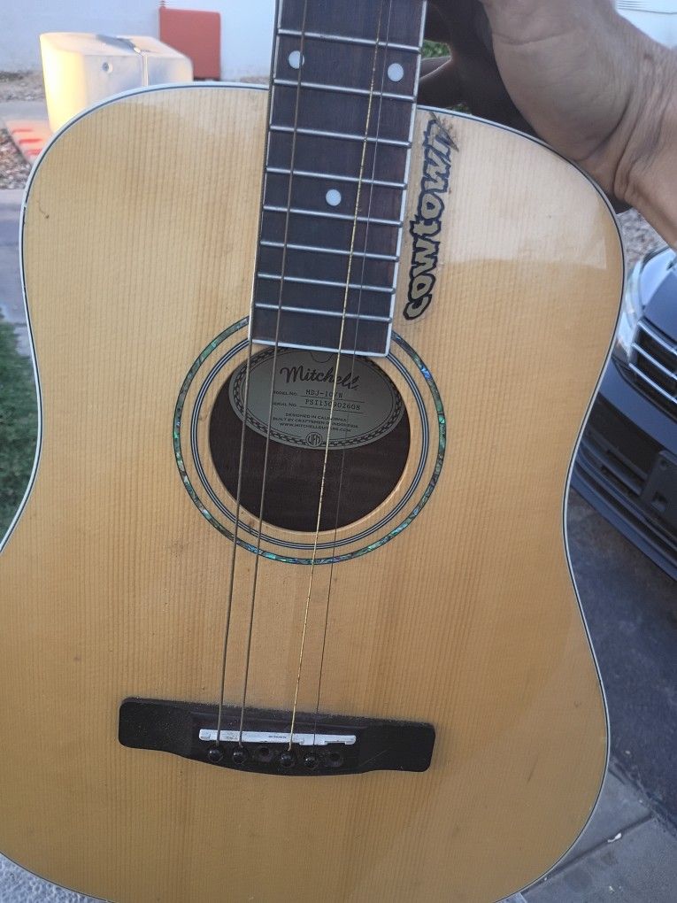 Mitchell Guitar 