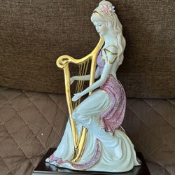 Vintage Decorative Figurine From Elegant.   Collection , White And Pink Porcelain With Metallic Gold Trim / New 
