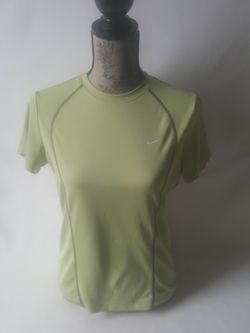 Nike women's green athletic short sleeve top size M