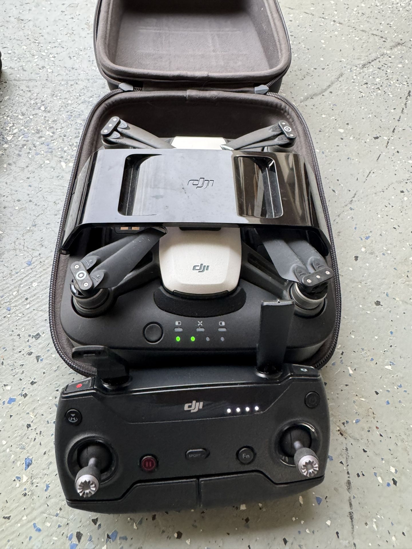 DJI Spark Drone Kit  Ready to Fly! 4 Batteries, 2 Remotes  $300 OBO 🚀