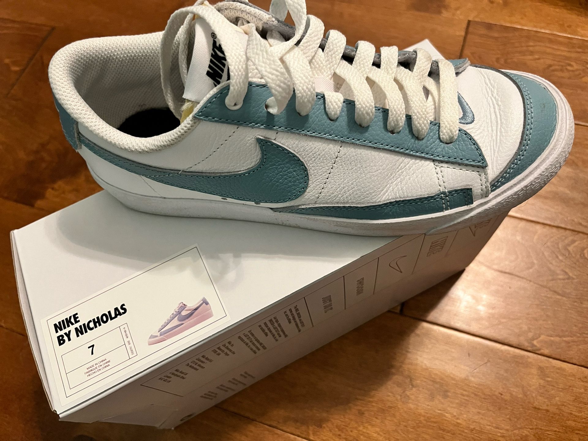 Women’s Size 7 Nike Sneakers