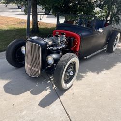 1931 Ford Roadster / 2004 Ford Excursion Limited