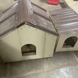 Indoor/outdoor Cat Houses
