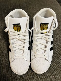 Men’s Adidas Sneakers/ Bucket Hat