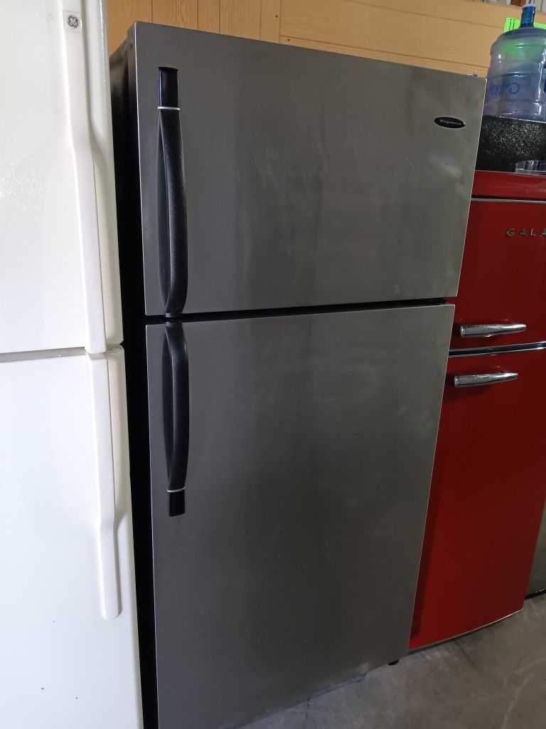 Frigidaire Refrigerator Top And Bottom Stainless Steel Works Good
