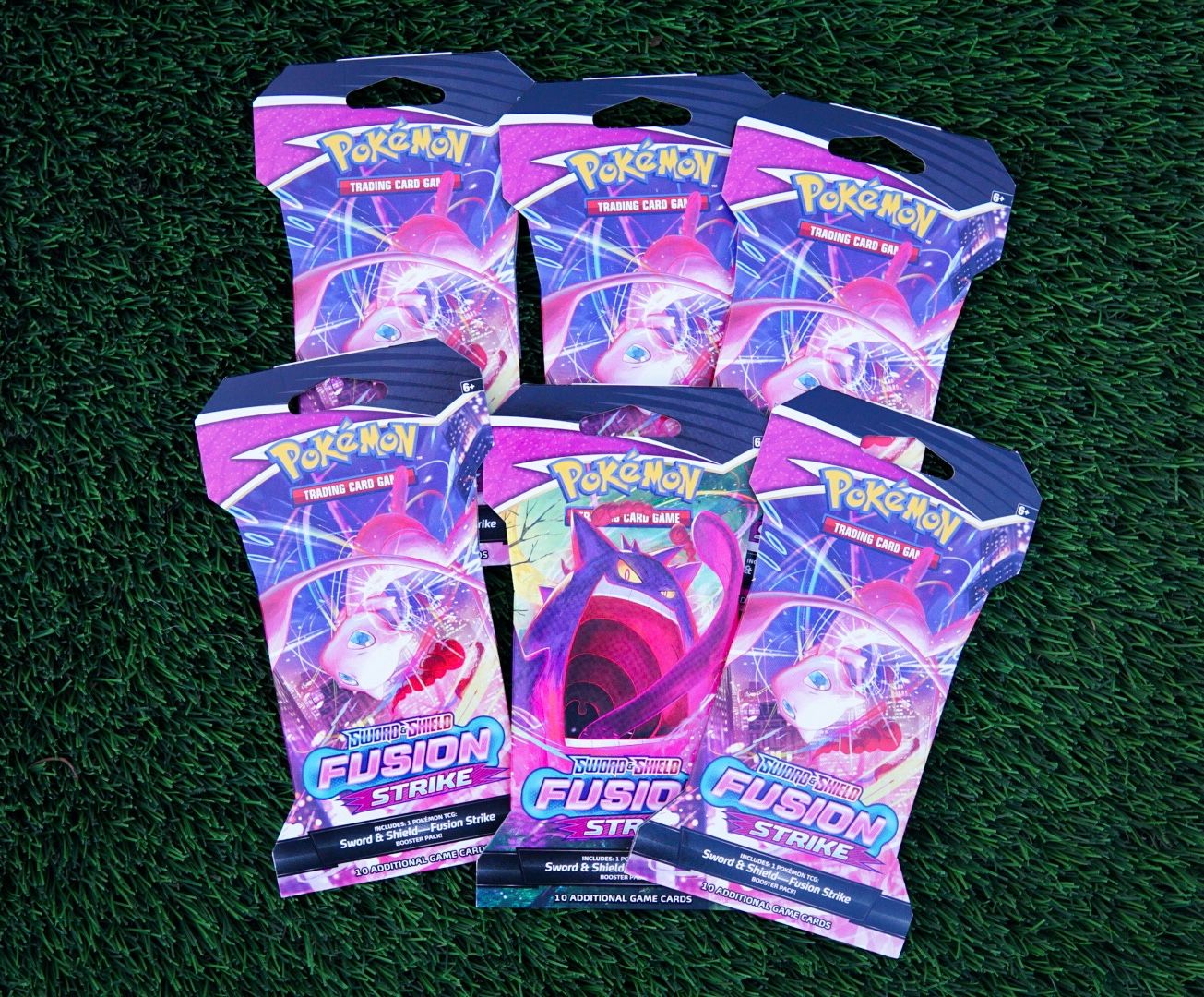 Fusion Strike Sleeved Booster Pack