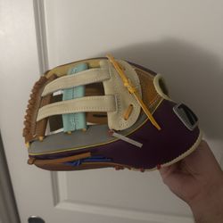 Marucci Glove