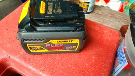 Dewalt. 20v. 60v Flex Battery