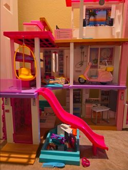 Barbie Dream House plus accessories