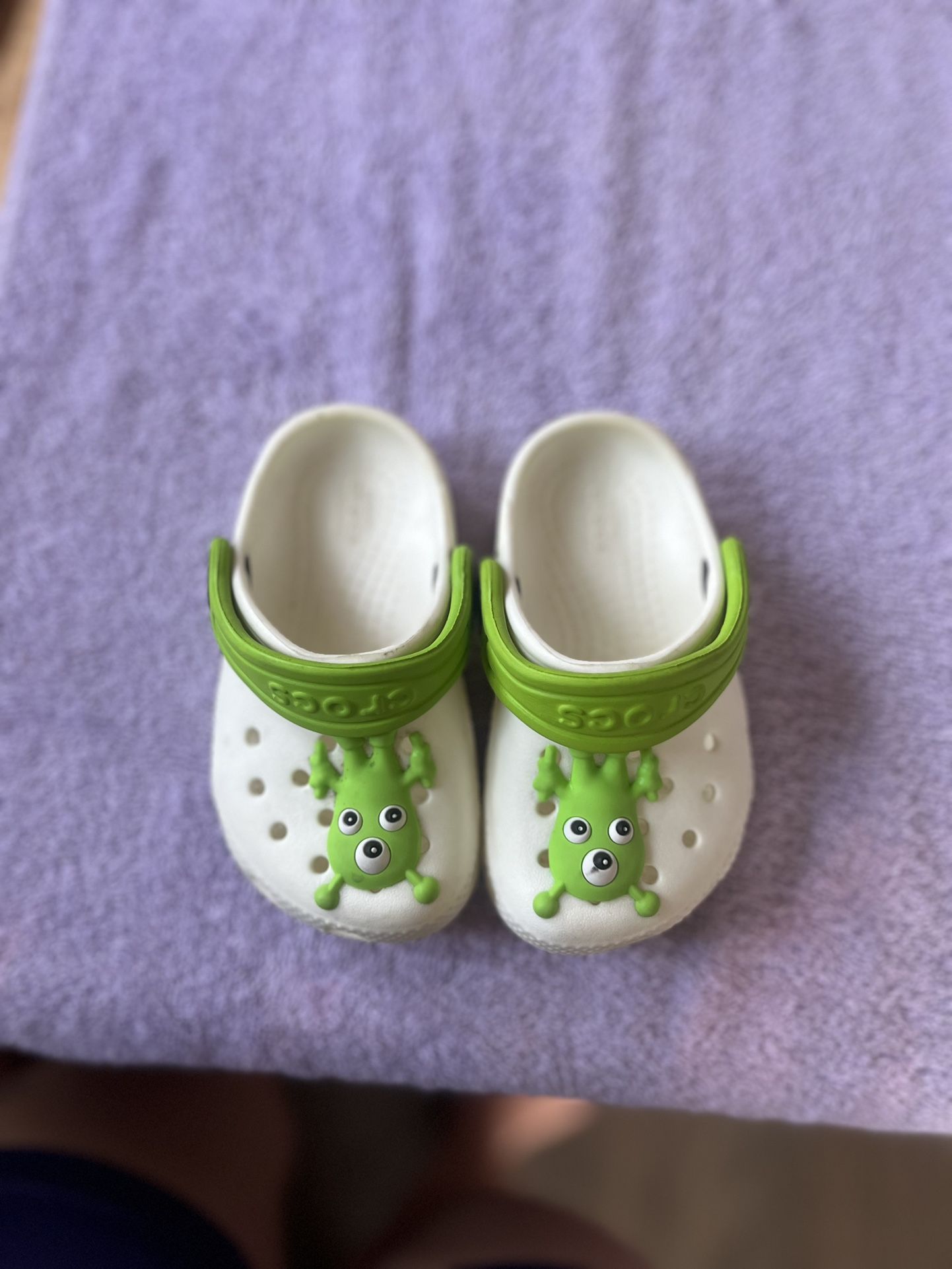 Hurry Hurry Now Green And White Baby Crocs Size 5c