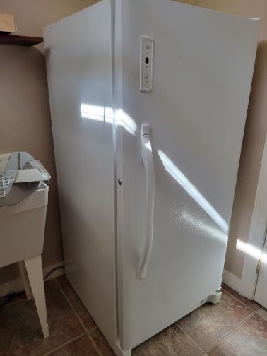 Freezer Upright White Like New 