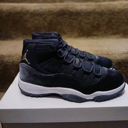 Jordan 11 Retro... ( Midnight Navy )