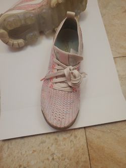 Vapormax Nike Women's Pink And White Sneakers Size: 5.5