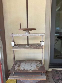 Manuel press machine, Work area: 19”L X 15”W X 18.5”H