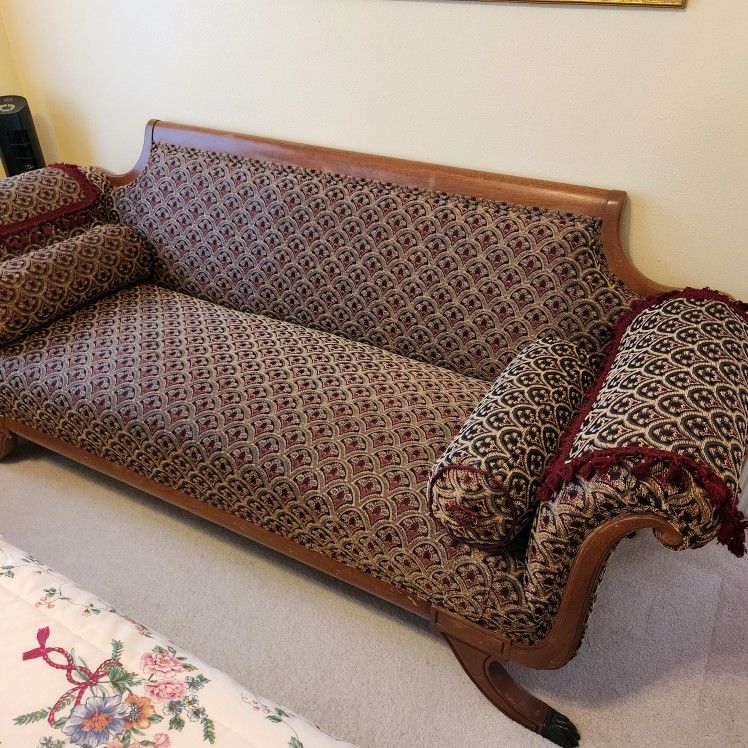 This is a beautiful Antique Duncan Phyfe (style?) Couch