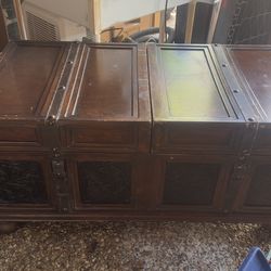 Vintage Wooden Storage Chest / Trunk Coffee Table”