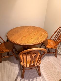 Oak Round Pedestal Dining Table with 3 Windsor-Style Chairs