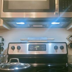 Frigidaire Microwave Oven & Glasstop Range Combo