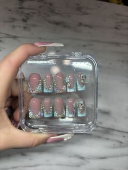 press on nails