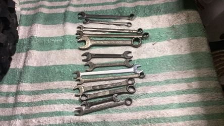 Assorted wrenches