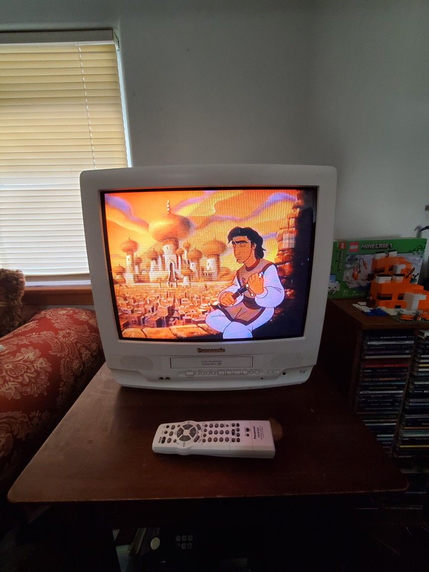 1999 Panasonic 20" CRT TV/ VCR combo with built-in FM radio