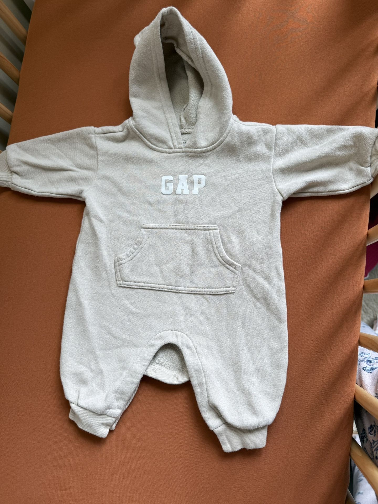 Baby gap romper 3-6 months