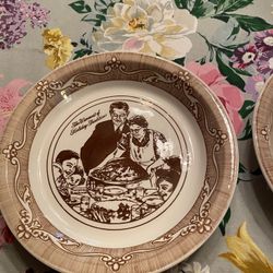 Nice 2 Vintage Collectibles Decorative Plates 