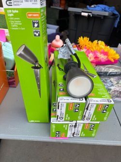 Commercial Electric LED Spike Lights – Lot of 5