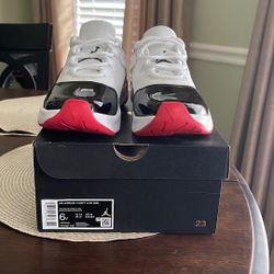 AIR JORDAN 11