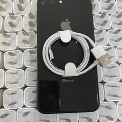 Factory unlocked apple iphone 8 plus 64 gb , store warranty 