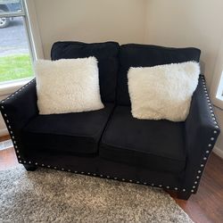 Suede loveseat really good condition