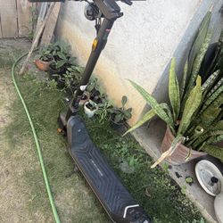 NIU KQI3 Pro Electric Scooter With Charger 