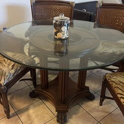 Glass round table of 4