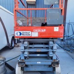 Scissor Lift 32’ SkyJack SJIII4632