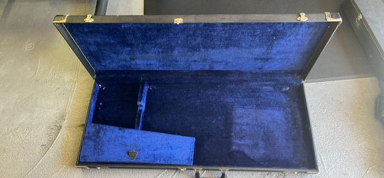Vintage 1970s Strat/Tele Hardshell Case – Black Tolex, Blue Velvet Interior