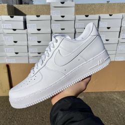 Nike Air Force 1 Triple White