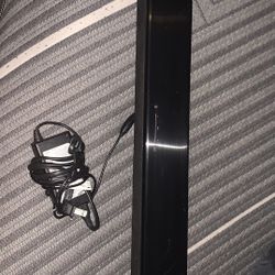 black samsung speaker HW-j250