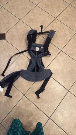 Ergobaby Omni Classic All Carry Positions Baby Carrier- Like New