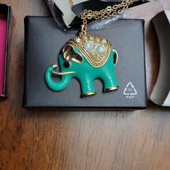 NEW BEAUTIFUL AVON ELEPHANT NECKLACE