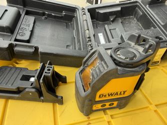 Dewalt DW088 self-leveling cross-line laser level