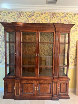 Elegant Traditional China Cabinet / Display Hutch